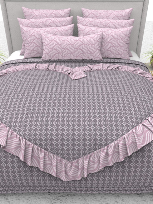 The White Moss Valentine Heart Winter comforter with 2 pillow covers